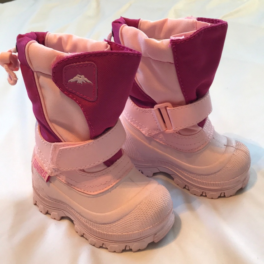 Girls pink snow boots